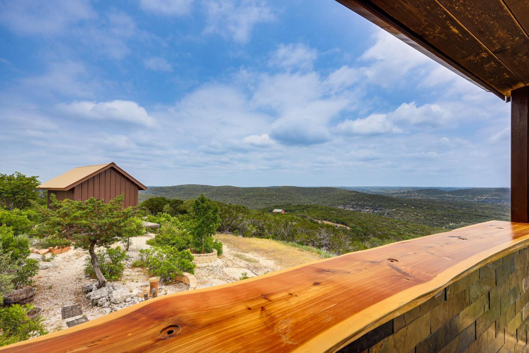 Scenic Leakey Vacation Rental With Private Patio! Exterior photo