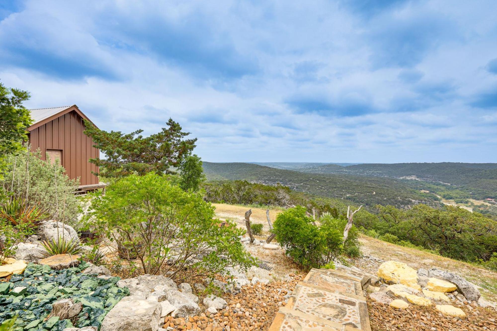 Scenic Leakey Vacation Rental With Private Patio! Exterior photo