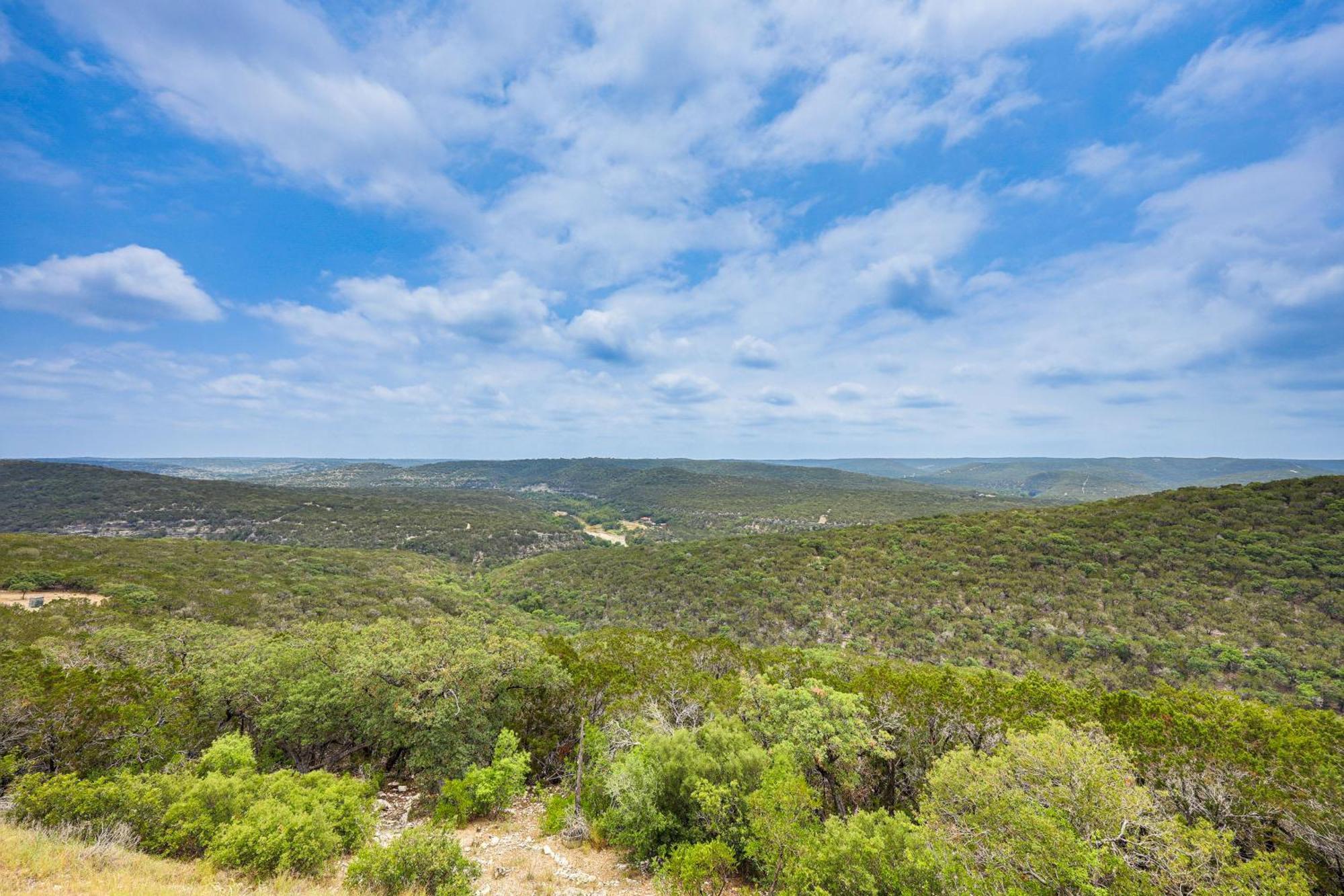 Scenic Leakey Vacation Rental With Private Patio! Exterior photo