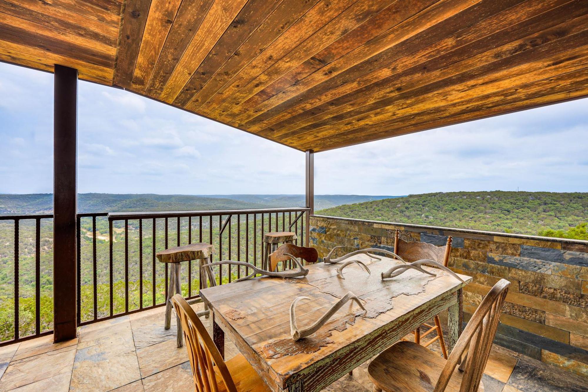 Scenic Leakey Vacation Rental With Private Patio! Exterior photo