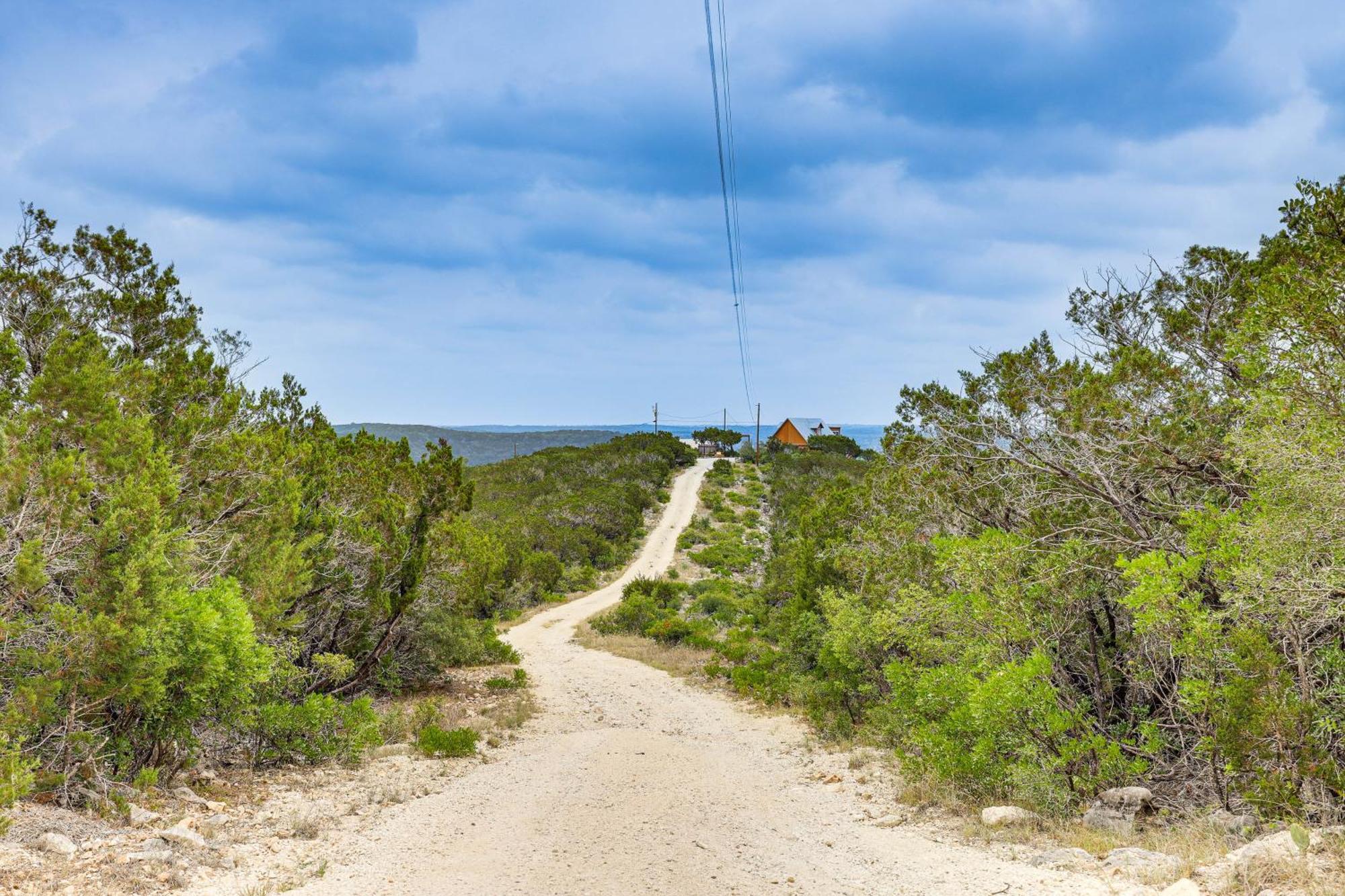 Scenic Leakey Vacation Rental With Private Patio! Exterior photo